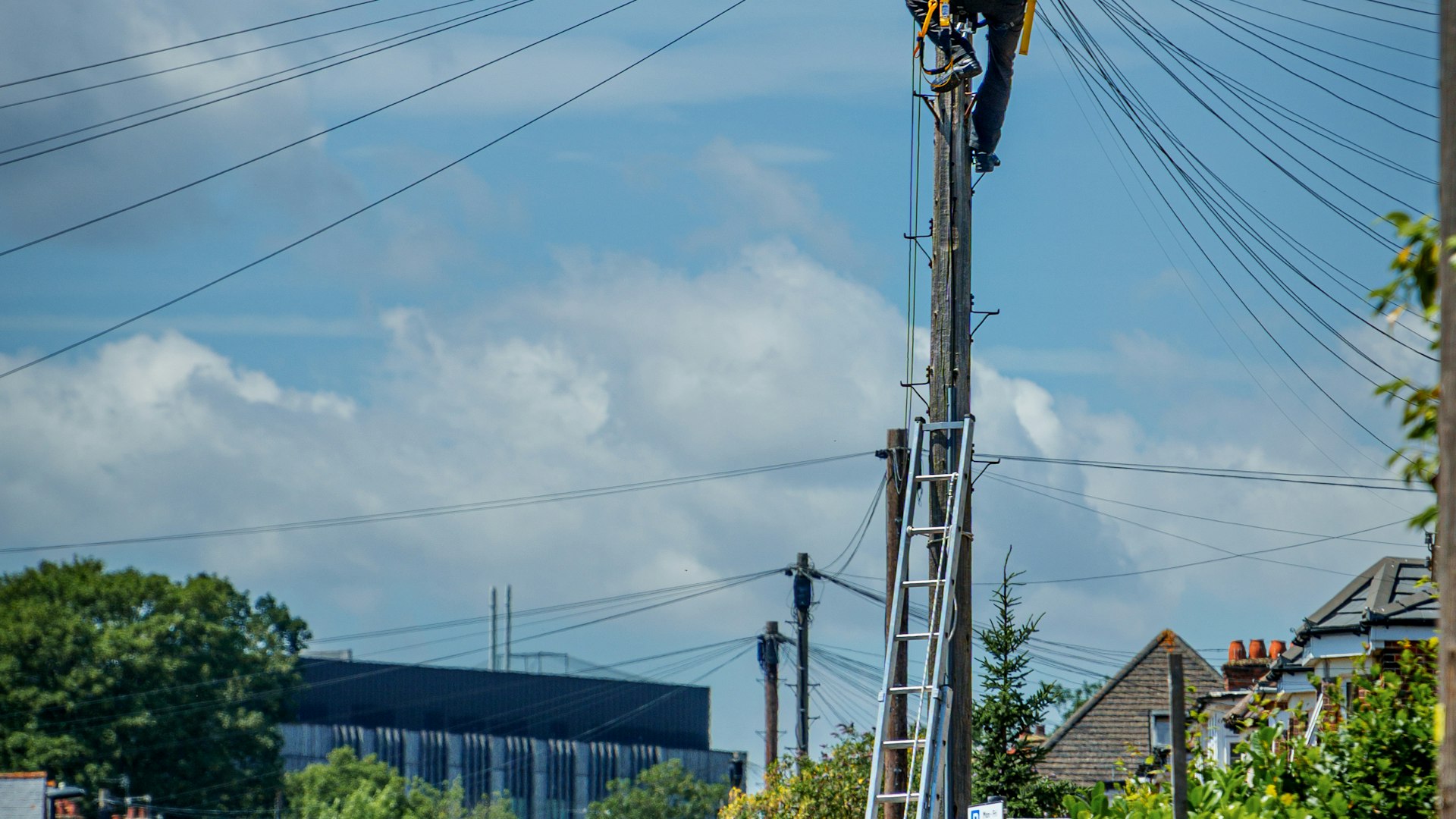 Overhead Service Mains Installation & Repair — Sedgman Electrics